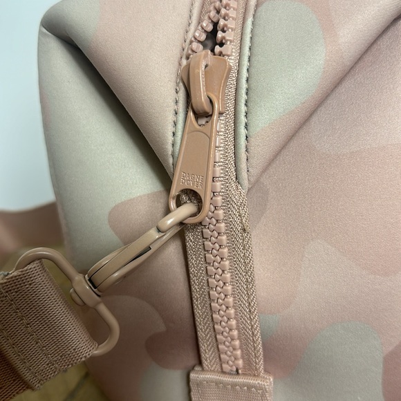 Dagne Dover Patterned Shoulder Bag Pink Camo - Picture 5 of 10